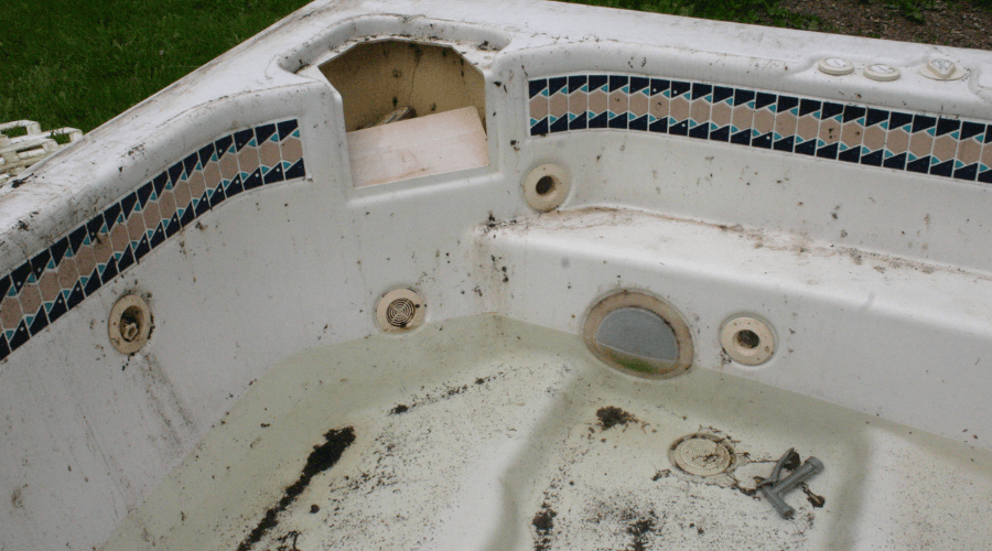 old hot tub in Tampa, FL